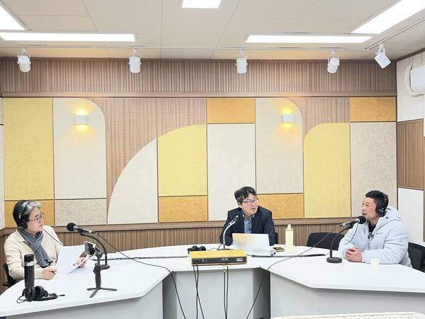 유동현 전 인천시립박물관장,&nbsp;장정구 기후생명정책연구원 대표, 임정민 북성포구 선주협회 사무국장 [경인방송 여기는 인천항 제작팀]