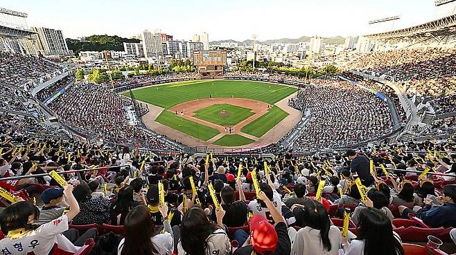 프로야구 KIA 타이거즈가 28일 인천에서 2026 정규시즌의 대장정을 시작한다.