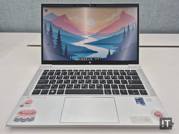 우분투 25.10을 설치한 HP 엘리트북 830 G8 노트북 PC / 권용만 기자