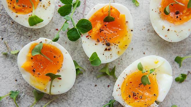 달걀노른자에는 체내 칼슘 흡수를 돕는 비타민D가 함유돼 있다｜출처: 게티이미지뱅크