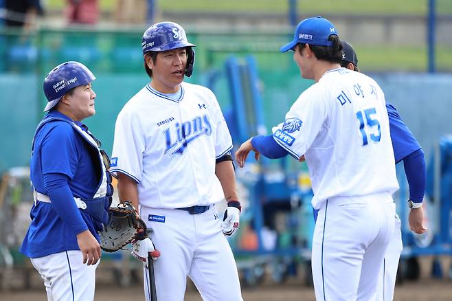 1일 첫 라이브피칭. 강민호와 대화.