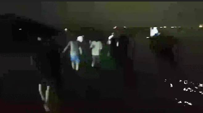 2024년 8월, 재중 탈북 여성 13명과 어린이 2명이 동남아와 국경을 접한 중국 윈난성 쿤밍에서 탈출을 시도하다 중국 공안에 체포됐다. 이들은 쾌속정을 타고 이동할 계획이었으나, 탑승 직전 붙잡힌 것으로 전해졌다. 쿤밍은 동남아를 거쳐 한국으로 향하는 탈북민들의 주요 경유지 가운데 하나로 꼽힌다./겨레얼통일연대