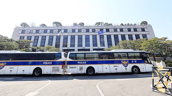A view of the Constitutional Court in Jongno District, central Seoul, on March 19, 2025, as a ruling on the impeachment trial of President Yoon Suk Yeol approached. With rival rallies intensifying around politically sensitive decisions, police barricades have become a routine measure to protect the court. [JANG JIN-YOUNG]