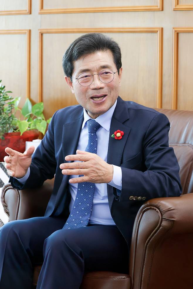 정인화 전남 광양시장은 “이차전지는 광양이 지속 가능한 산업도시로 거듭나기 위한 핵심 축”이라고 했다. [광양시 제공]