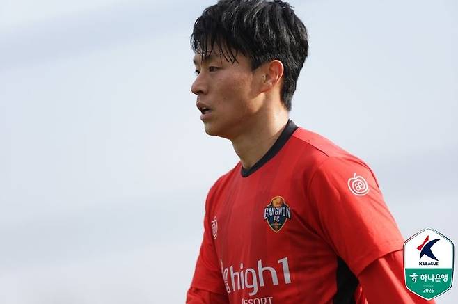 [서울=뉴시스] 프로축구 K리그1 강원FC의 고영준. (사진=한국프로축구연맹 제공) *재판매 및 DB 금지