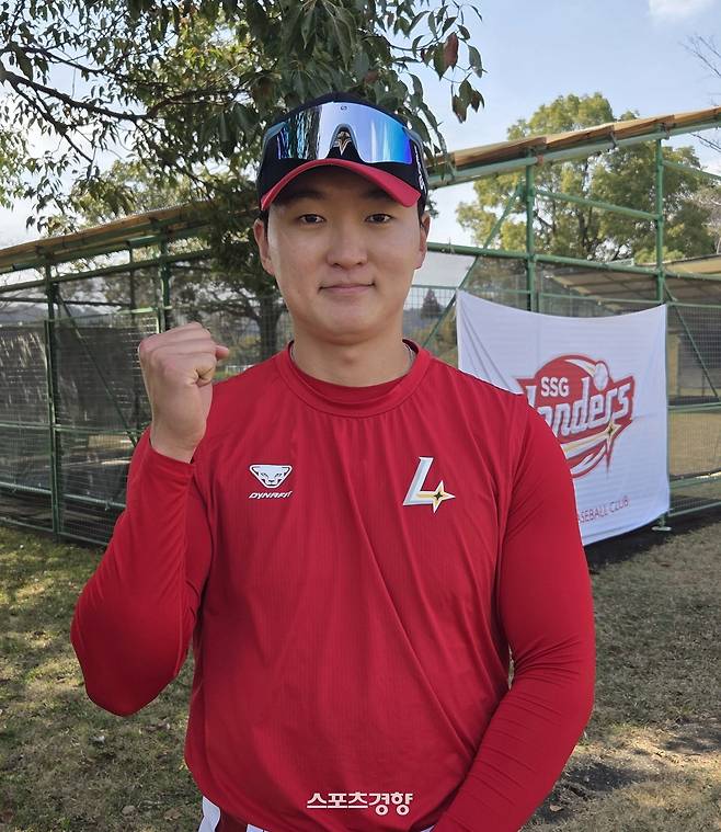 SSG 김건우가 1일 인터뷰하고 있다. 미야자키 | 유새슬 기자