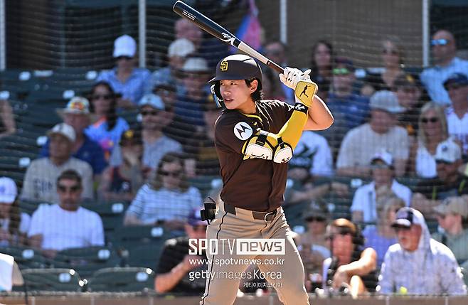 ▲ 샌디에이고 유니폼을 입고 타석에 선 송성문.