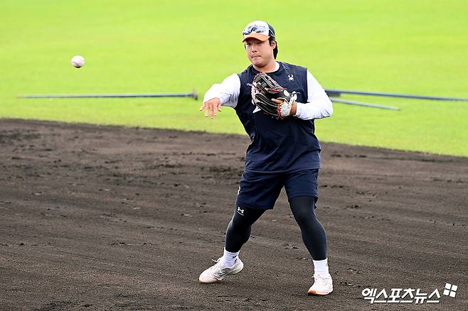 2일 일본 오키나와 구시가와 야구장에서 열릴 한화 이글스와 KT 위즈 간의 연습경기에서 FA 이적생 강백호(한화)와 보상선수 한승혁(KT)의 맞대결이 성사될지 관심을 모으고 있다. 엑스포츠뉴스 DB