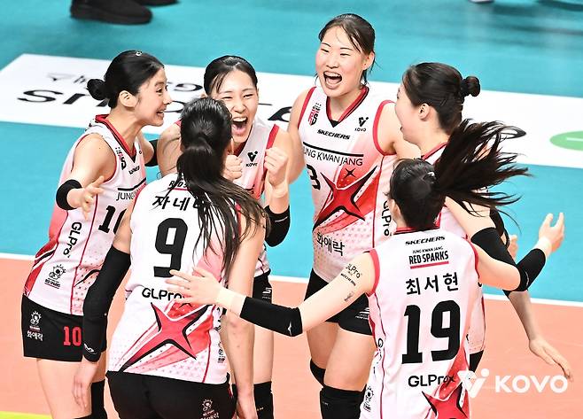 득점 후 기뻐하는 정관장 선수들 [한국배구연맹 제공. 재판매 및 DB 금지]