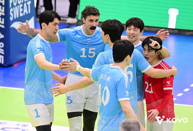 득점 후 기뻐하는 대한항공 선수들 [한국배구연맹 제공. 재판매 및 DB 금지]