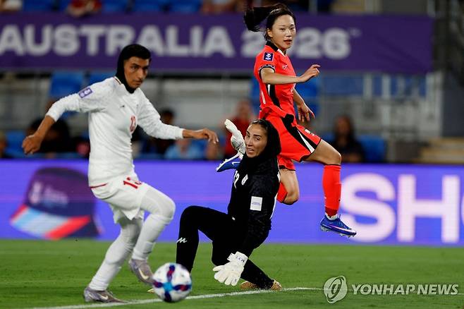 슈팅을 시도하는 장슬기 [AFP=연합뉴스]