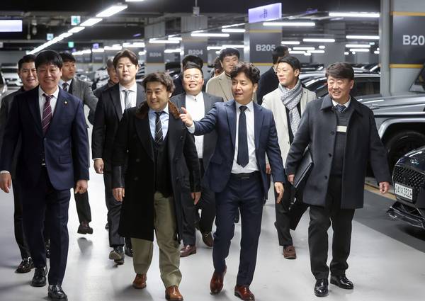 김남윤 경기도자동차매매사업조합장은 지난달 5일 경기도자동차매매사업조합원 정기 총회에서 신임 조합장으로 당선됐다. /경기도자동차매매사업조합 제공