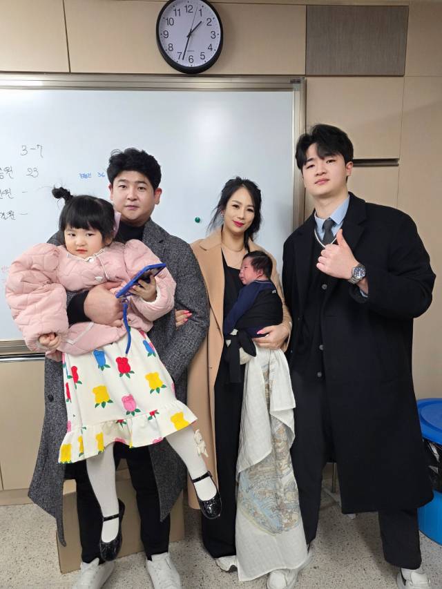 정희슬·김상수 부부의 첫째 아들 김민철(20), 둘째 딸 김미소(6), 셋째 아들 김로건.