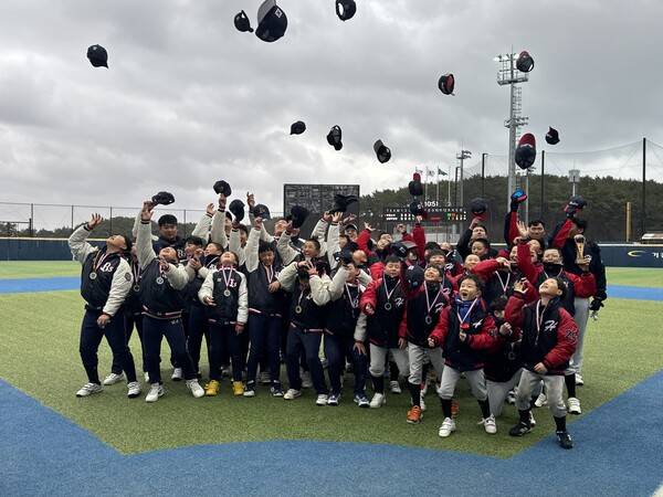 한국리틀야구연맹이 주최·주관한 '제1회 한국리틀야구연맹회장기 전국리틀야구대회'는&nbsp;3월 2일 부천소사의 초대 우승으로 막을 내렸다(사진=한국리틀야구연맹)
