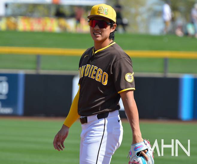 (샌디에이고 송성문이 3일(한국시간) 오클랜드를 상대로 스프링캠프 홈경기에 3루수로 선발 출전했다)