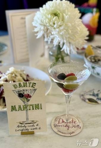대표 칵테일 중 하나인 단테 마티니ⓒ 뉴스1 윤슬빈 관광전문기자