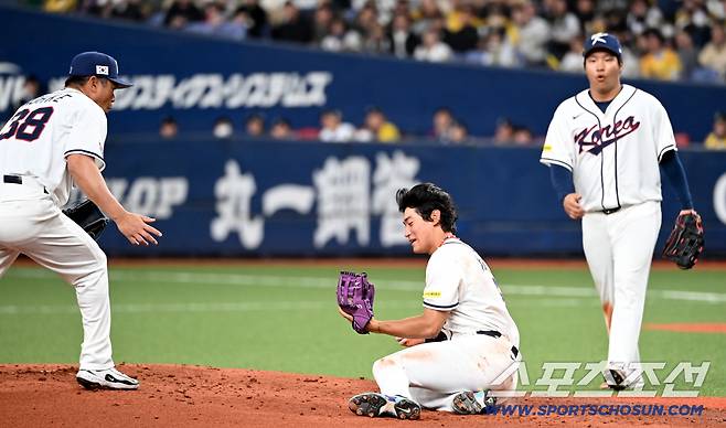 머리를 박고도 미소짓는 김도영과 오히려 놀란 노경은과 문보경