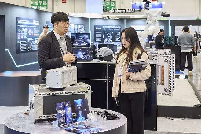 우주스타트업 달로에어로스페이스의 큐브위성 모습. 이 기업은 큐브위성 및 소형위성 발사서비스와 맞춤형 소형위성 분리장치를 제작하고 있다. 벡스코 제공