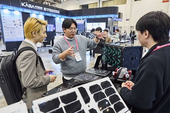 우주스타트업 스텝랩의 우주기계 시스템이 전시돼 있다. 스텝랩은 위성용 진동저감 장치와 우주 핵심구성품 등을 제공한다. 벡스코 제공