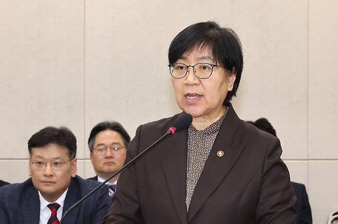정은경 보건복지부 장관이 26일 국회에서 열린 보건복지위원회 전체 회의에서 업무보고를 하고 있다. 2026.02.26 [사진=연합뉴스]