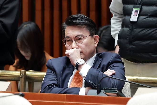 의원총회 참석한 윤상현 의원. 연합뉴스