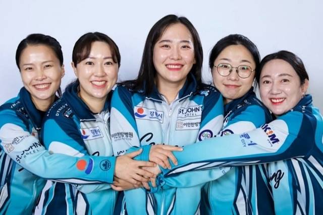 ▲ 강릉시청 컬링팀 김은정(왼쪽부터)과 김경애, 김초희, 김선영, 김영미. 팀킴 인스타그램 캡