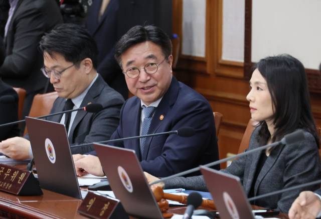 ▲ 윤호중 행정안전부 장관이 3일 서울 종로구 정부서울청사에서 열린 국무회의에서 보고하고 있다. 연합뉴스