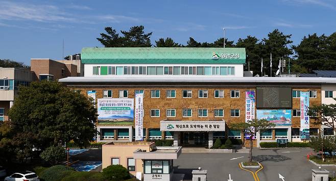 전남 영암군이 지역경제 활성화와 청년 인구 유입을 위한 다양한 정책을 추진한다. /영암군