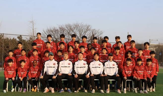 펄스나인FC가 2026시즌을 앞두고 3일 새 시즌 유니폼을 공개하며 공식 일정에 나선다. 시진은 펄스나인FC 소속 선수들. /사진=펄스나인FC