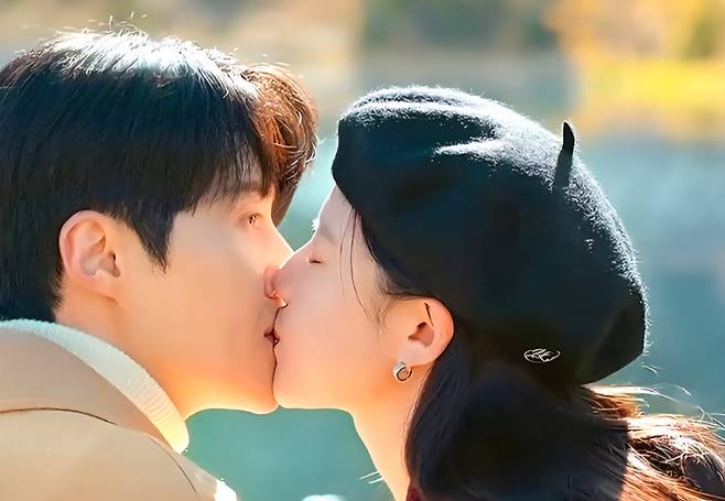 ‘이 사랑 통역이 되나요’ 남녀 주인공의 첫 키스 장면