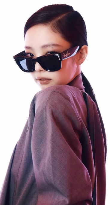 레이밴 선글라스를 착용한 블랙핑크 제니. [제니 인스타그램]