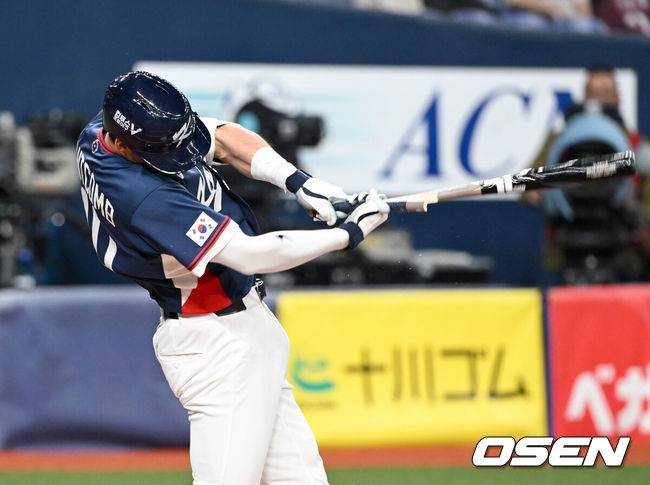 [OSEN=오사카(일본), 손용호 기자] 3일 일본 오사카 교세라돔에서 월드베이스볼클래식(WBC) 공식 연습 경기 한국 야구 대표팀과 오릭스 버팔로스의 경기가 열렸다.우리 대표팀은 연습 경기 2차전을 치른 뒤 5일 일본 도쿄돔에서 체코와 WBC 조별리그 1차전에서 격돌한다.2회초 무사 1,2루에서 한국 셰이 위트컴이 외야플라이로 물러나고 있다. 2026.03.03 /spjj@osen.co.kr