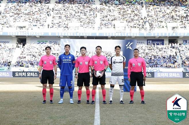 ▲ 28일 수원월드컵경기장에서 수원삼성과 서울이랜드의 하나은행 K리그2 2026 1라운드가 열렸다. 이랜드 박재용에게 선제 실점을 내줬던 수원은 박현빈과 강현묵의 연속골로 개막전을 2-1로 이겼다. ⓒ 한국프로축구연맹