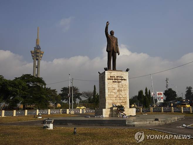 파트리스 루뭄바 전 총리 동상 DR콩고 수도 킨샤사에 세워진 루뭄바 전 총리 동상[EPA 연합뉴스 자료사진. 재판매 및 DB 금지]