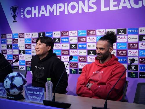 김기동 감독과 함께 기자회견에 참석한 야잔(오른쪽) [FC서울 제공. 재판매 및 DB 금지]