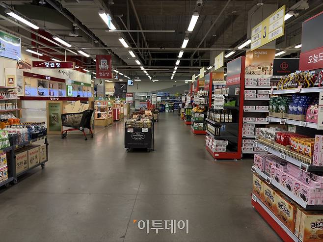 3·1절 연휴가 시작된 지난달 28일 서울 송파구 홈플러스 잠실점의 매장 모습(황민주 기자 minchu@)