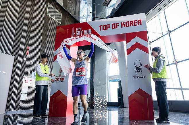 ‘2025 롯데월드타워 스카이런’ 피니시라인(사진제공=롯데물산)