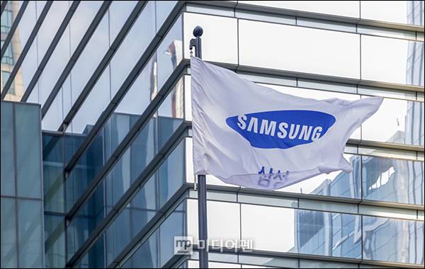 삼성전자가 차세대 AI 가속기 설계를 위해 영국의 AI반도체 설계자산(IP) 강소기업인 ‘S사’의 지분인수를 위한 막바지 협상을 진행 중인 것으로 파악됐다. 사진은 서울 서초구 삼성전자 서초사옥./사진=미디어펜