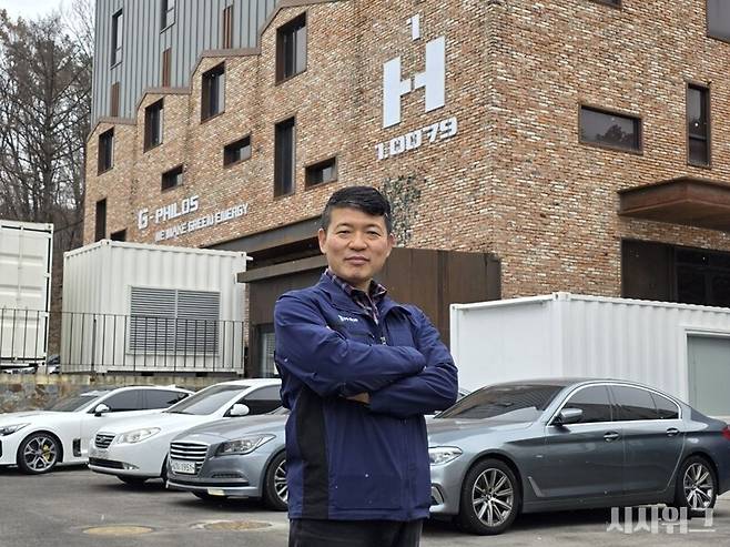 '수소에너지'는 가장 이상적인 재생에너지원으로 꼽힌다. 하지만 비싼 생산 비용, 기술적 상용화의 어려움 때문에 국내 수소산업 발전은 멈췄다. 이 같은 상황에서 위기를 타파하기 위한 국내 대표 수전해 수소기업인 '지필로스'의 행보에 시선이 쏠리고 있다. 사진은 지필로스 박가우 대표,/ 사진=박설민 기자