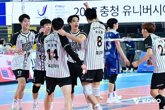 OK저축은행이 삼성화재를 3-2로 꺾었다.(KOVO제공)