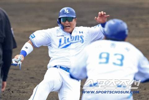 삼성 최형우가 3일 한화전서 1회말 디아즈의 안타 때 3루까지 달려 슬라이딩하고 있다. 사진제공=삼성 라이온즈