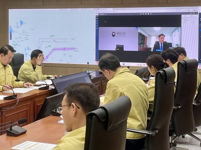 김성범 해양수산부 차관이 3일 화상으로 중동해역 상황점검회의를 주재하고 있다. 해양수산부