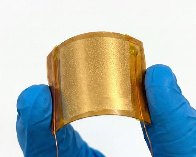 원자력연이 개발한 친환경 압전소재 기반 에너지 하베스터 소자. 원자력연 제공