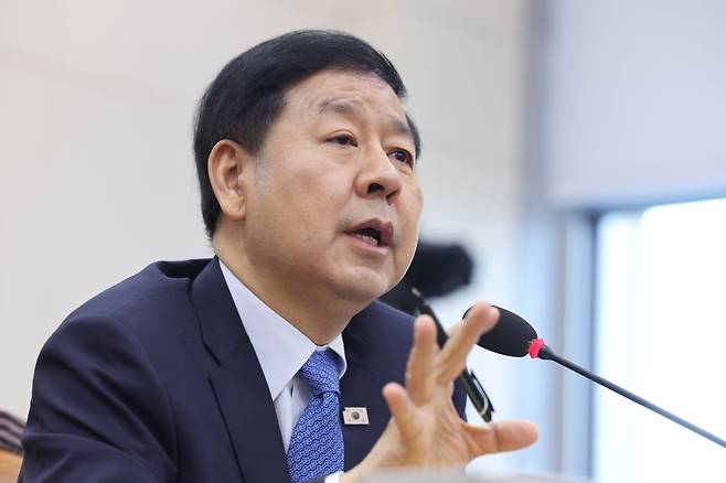 구윤철 부총리 겸 재정경제부 장관이 4일 서울 여의도 국회에서 열린 대미투자특별법 처리를 위한 특별위원회 전체회의에서 의원 질의에 답변하고 있다. 뉴스1