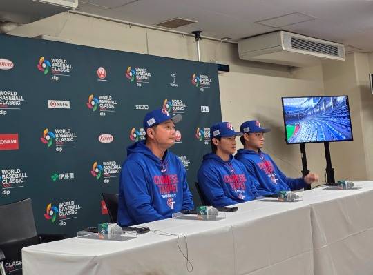 4일 기자회견에 참석한 대만 쩡하오쥐 감독(왼쪽)과 선수들. 사진[연합뉴스]