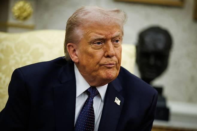 도널드 트럼프 미국 대통령이 3일(현지시간) 워싱턴DC 백악관에서 열린 프레드리히 메르츠 독일 총리와의 회담에 앞서 취재진의 질문을 받고 있다. [EPA 연합]