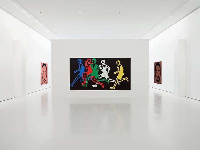 '걷는 사람' 작가로 유명한 줄리안 오피 전시 전경. 두아르트 스퀘이라