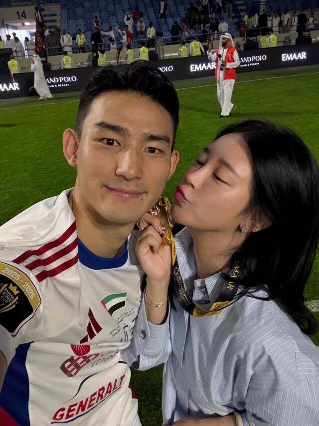 축구선수 조유민의 UAE 슈퍼컵 우승 이후 인증샷 / 티아라 출신 소연 소셜미디어