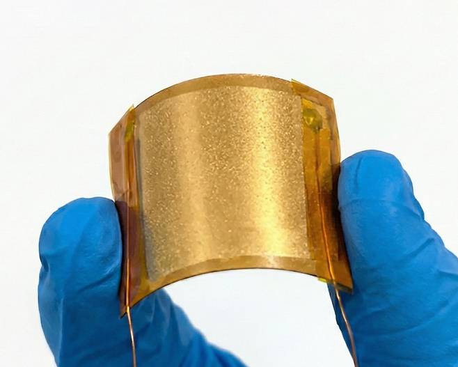 친환경 압전소재 기반 에너지 하베스터 소자.[한국원자력연구원 제공]