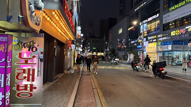 지난 3일 오후 7시쯤 찾은 서울 마포구 ‘마포갈매기골목’은 한적했다. 박연수 기자